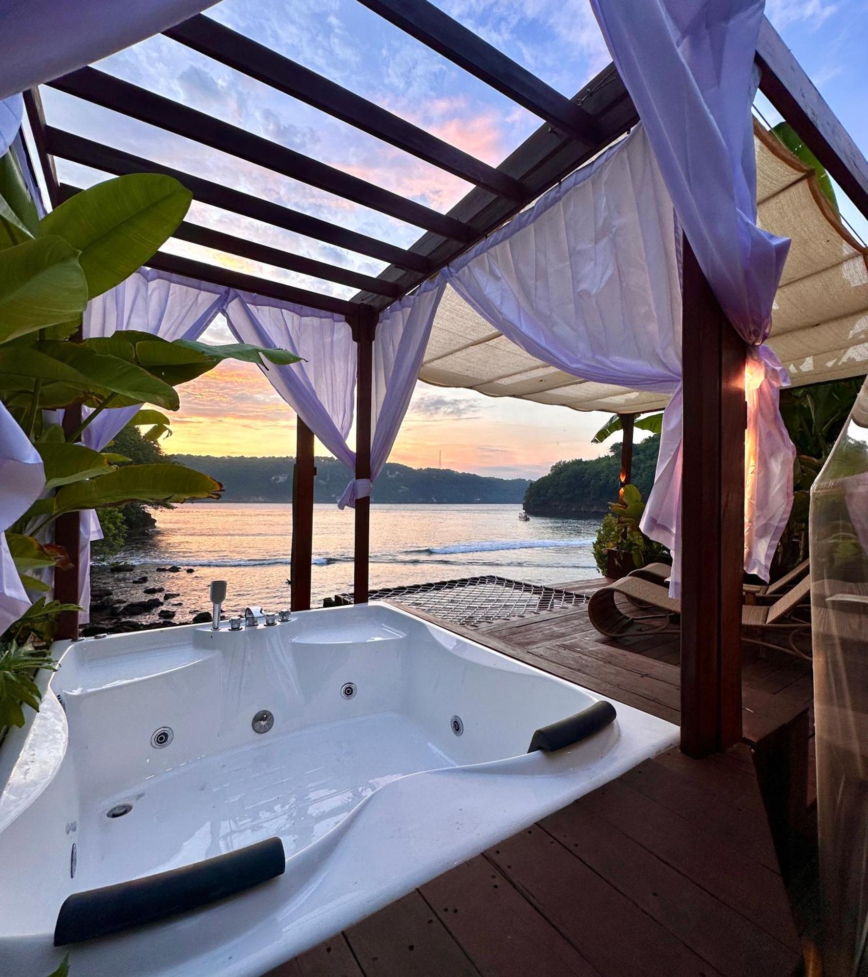 Beachfront Luxury Dome Villas - Gamat Bay Resort Нуса-Пеніда Екстер'єр фото